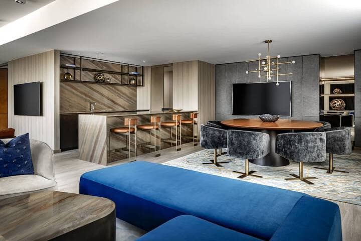 Lounge 52 of 65