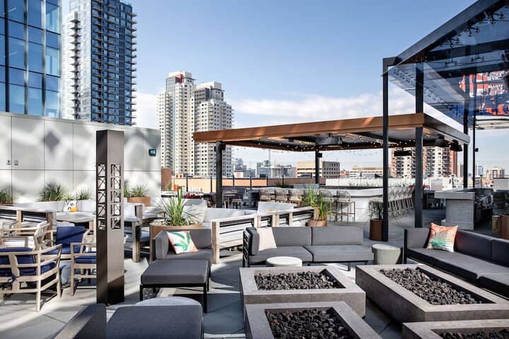 Lounge 54 of 65