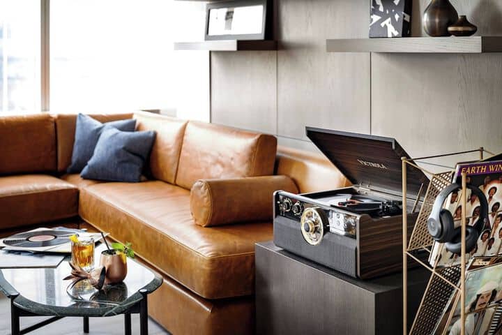 Lounge 56 of 65